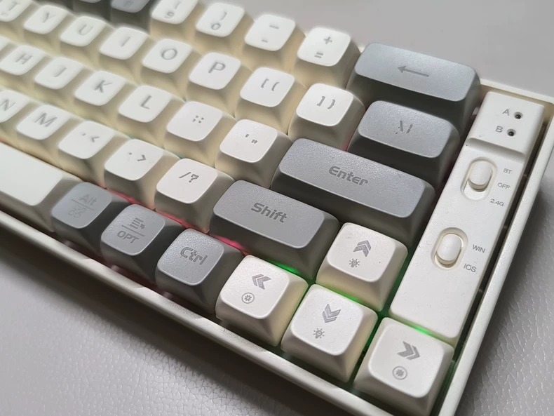 狼途LANGTU GK65 三模机械键盘 蓝牙+2.4G+有线 支持WIN+IOS 有炫彩背光 可自拆键帽 金轴 不适合文字使用者 更适合游戏爱好者 无盒 无配 狼途LANGTU GK65 三模机械键盘 蓝牙+2.4G+有线 支持WIN+IOS 有炫彩背光 可自拆键帽 金轴 不适合文字使用者 更适合游戏爱好者 无盒 无配